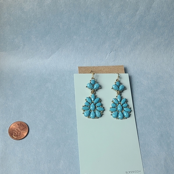 Avon  fuax Turquoise Floral Drop Earrings - Picture 11 of 16